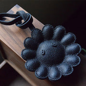 SCHWARZE BLUME CHARM