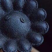 SCHWARZE BLUME CHARM